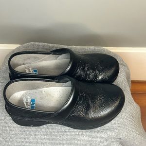 Dansko LT clogs 39